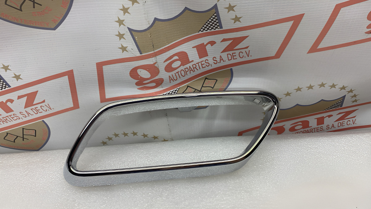 Bisel Crom Escape Lh Mercedes Benz Clase Cw206 21 Al 23 Plateado Izquierdo