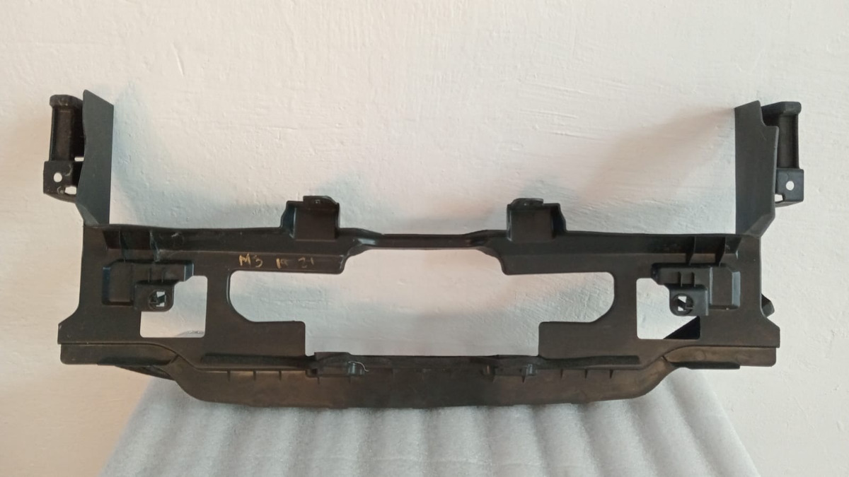 Tolva Desviador Central D Marco De Radiador Mazda3 2019-2021