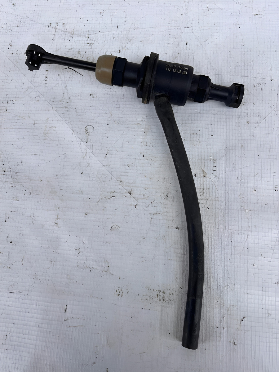 Bomba De Clutch Nissan March 2012-2017 Usado Original
