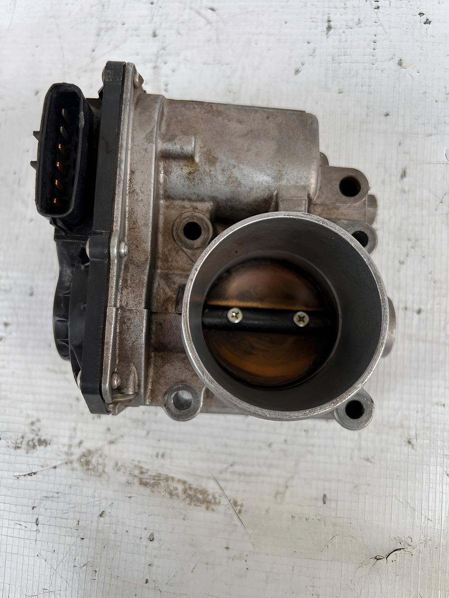 Cuerpo De Aceleración Nissan Versa 2012-2017 Usado Original