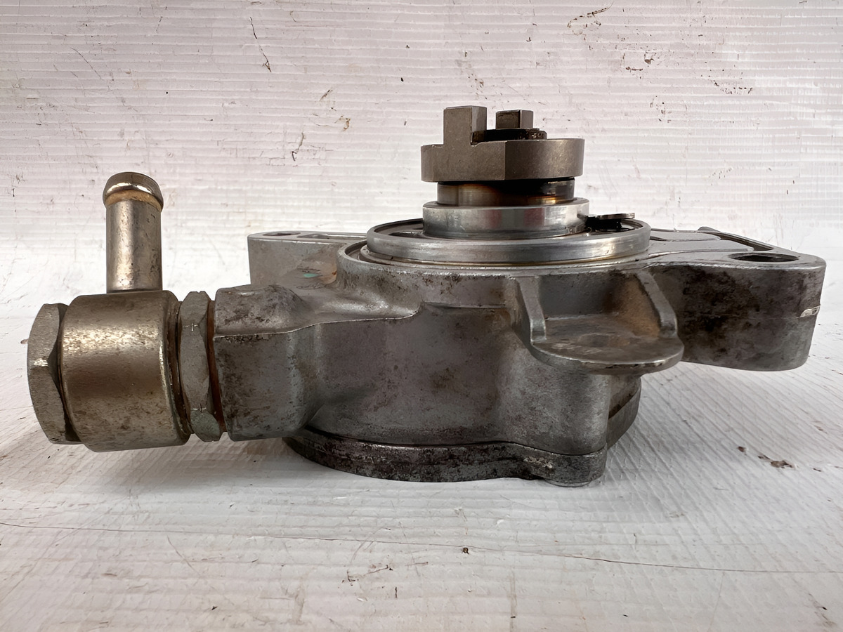 Bomba De Vacío Toyota Yaris R 2016-2020 Usado Original - Gris