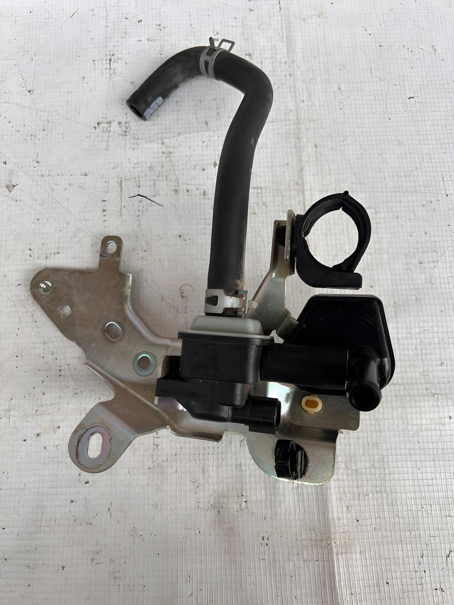 Válvula Egr Toyota Yaris R 2016-2020 Usado Original - Plateado