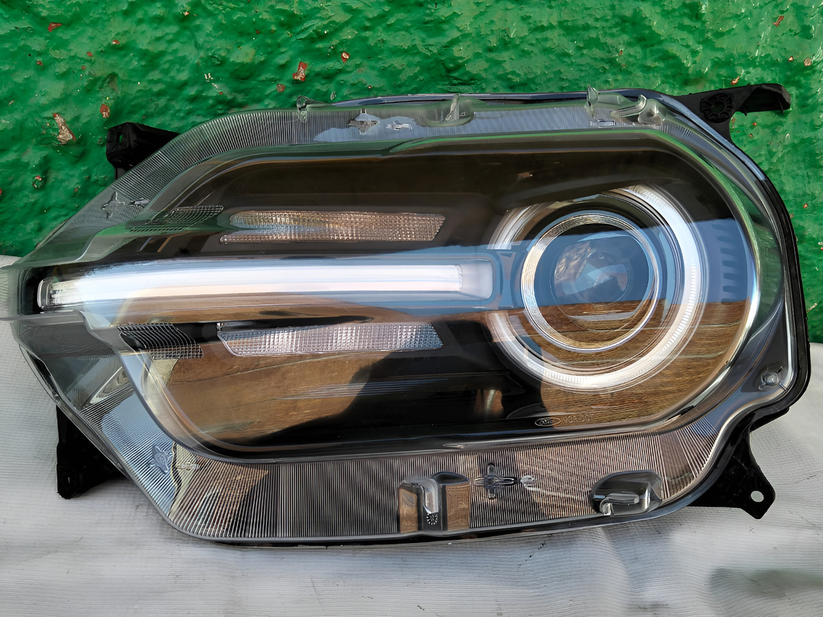 Faro Izquierdo Ford Bronco 2021-2023 Detalles Negro