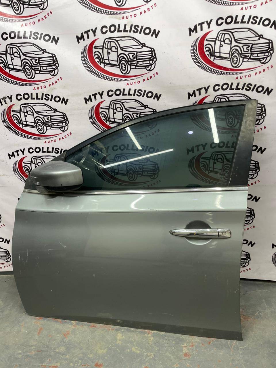 Nissan 2013 - 2019 Puerta Delantera Izquierdo Usado Original