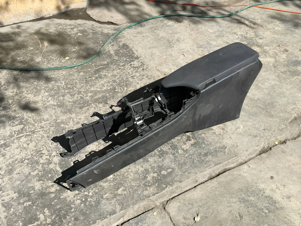 Lexus Ux250h 2023-2025 Consola Central Descansabrazos