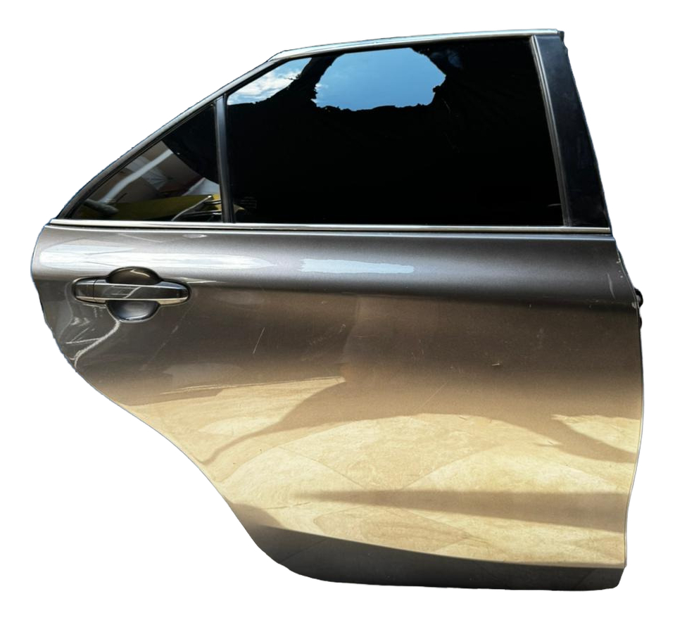 Puerta Trasera Derecha Toyota Camry 2015-2017