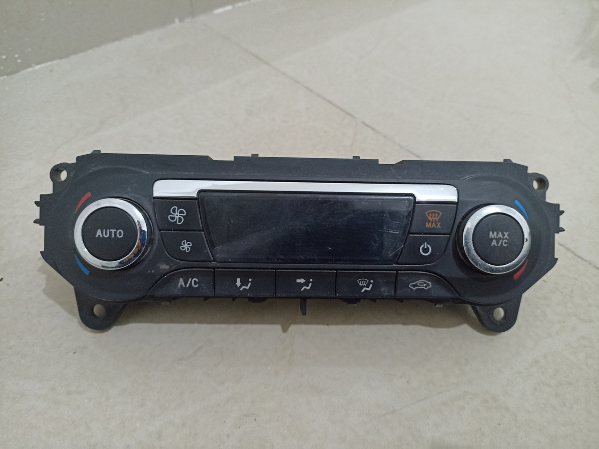 Ford Fiesta 2015 Titanio Controles De Clima