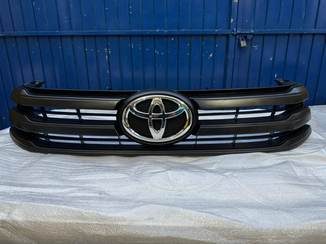 Toyota Hilux 2016 - 2020 Parrilla Delantera Usado Original