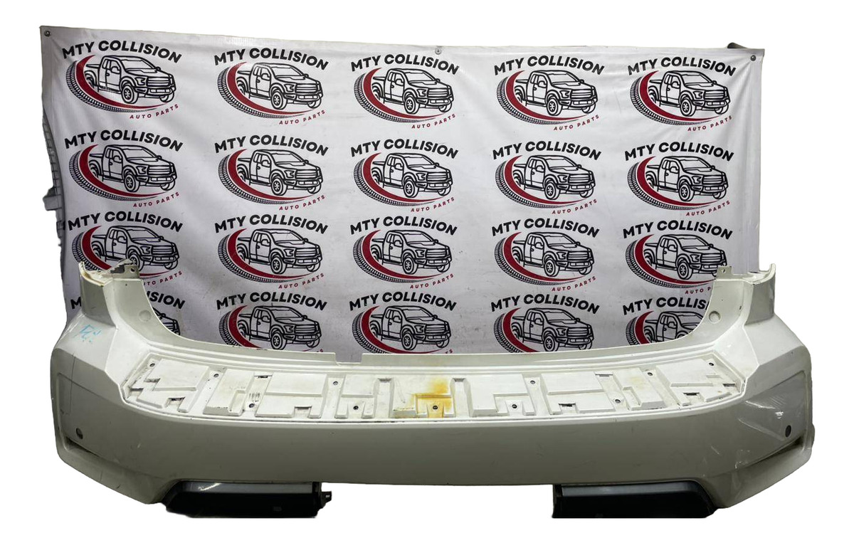 Nissan Armada 2021 - 2023 Fascia Trasera Usado Original