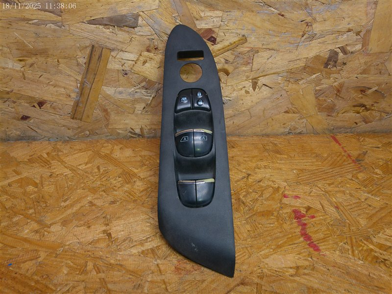 Nissan Murano 2015 - 2024 Interruptores para vidrios Delantera Izquierdo Usado Original