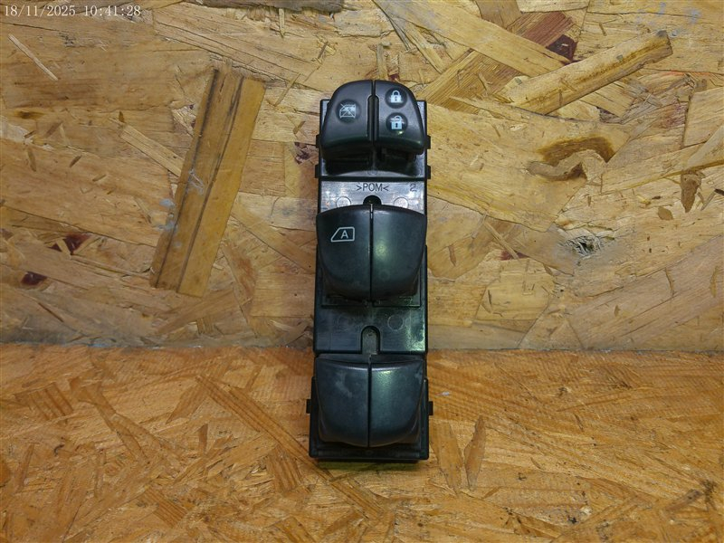 Nissan X-trail 2015 - 2020 Interruptores para vidrios Delantera Izquierdo Usado Original