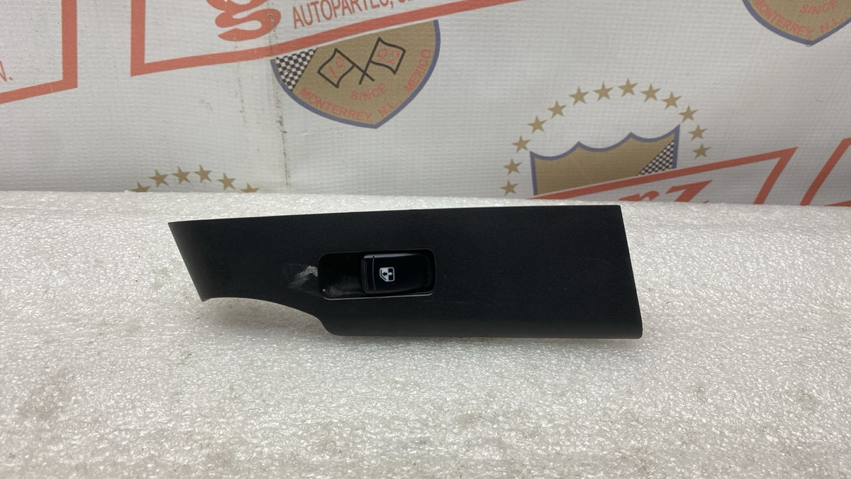 Chevrolet Aveo 2017 Control de puerta Trasera Derecho Usado Original