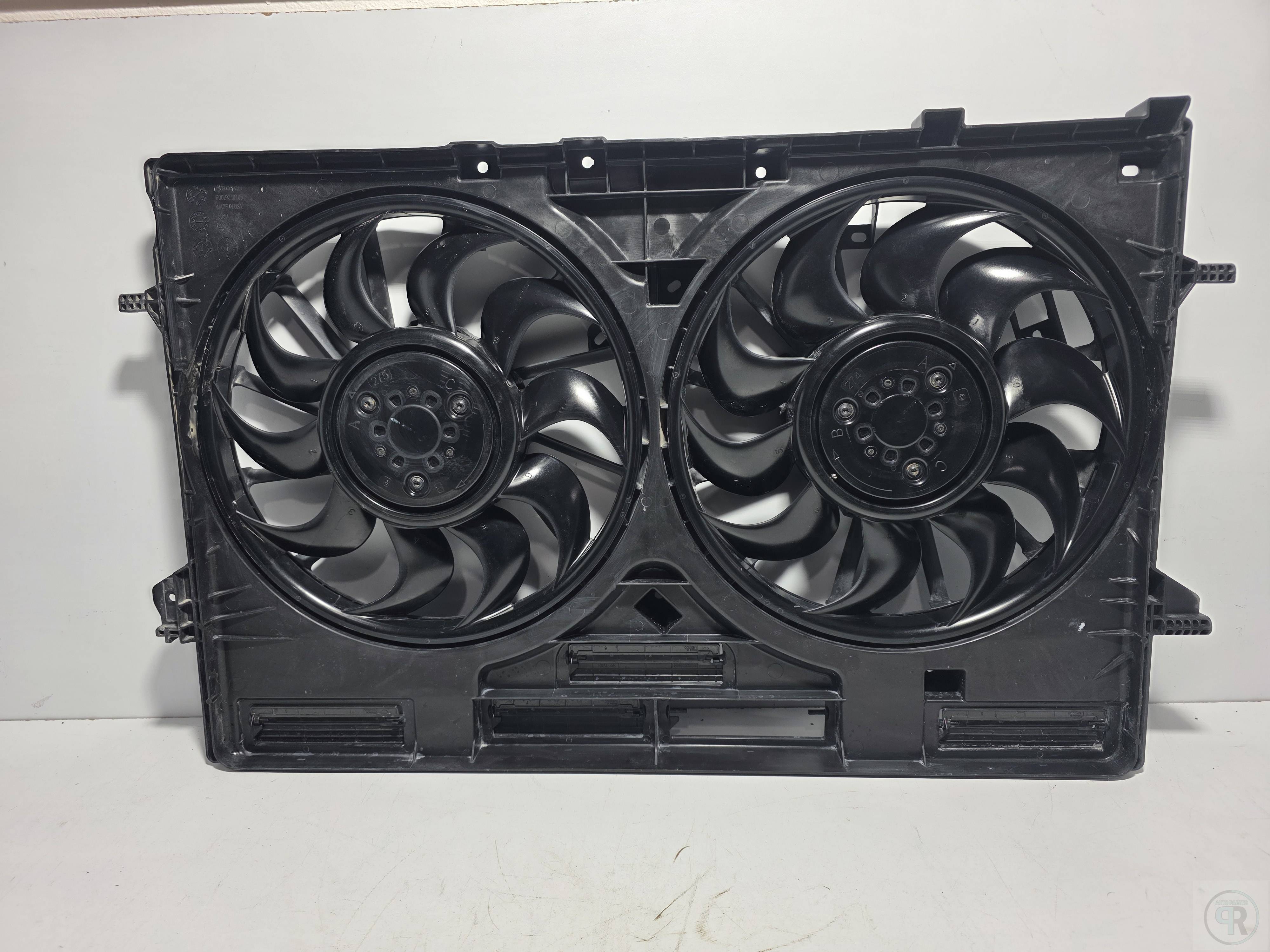 Nissan Rogue 2021 - 2024 Ventilador de Radiador Delantera Usado Original