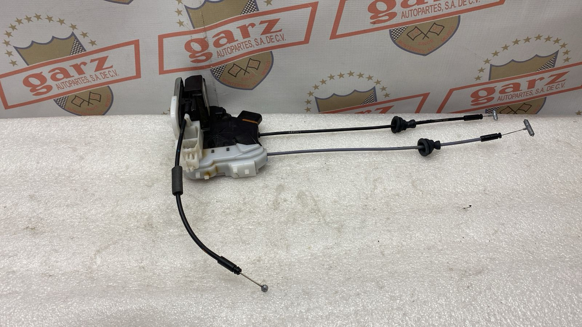 Hyundai Elantra 2011 - 2016 Cerraduras de Puerta Delantera Usado Original