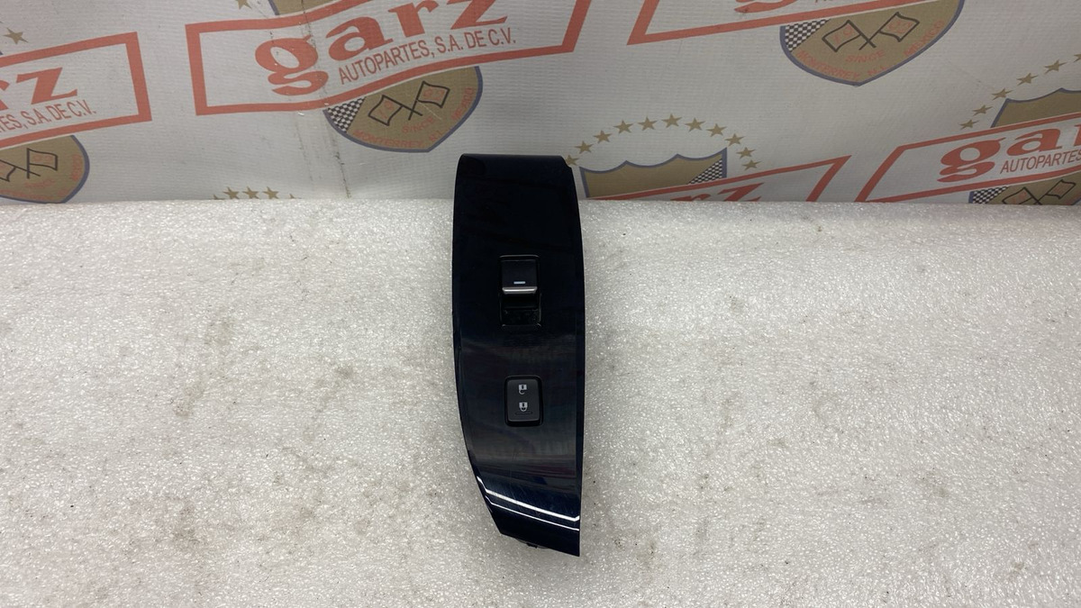 Mazda 6 2017 - 2021 Control de puerta Usado Original