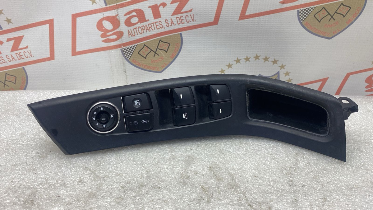 Hyundai Elantra 2011 - 2016 Control de puerta Usado Original