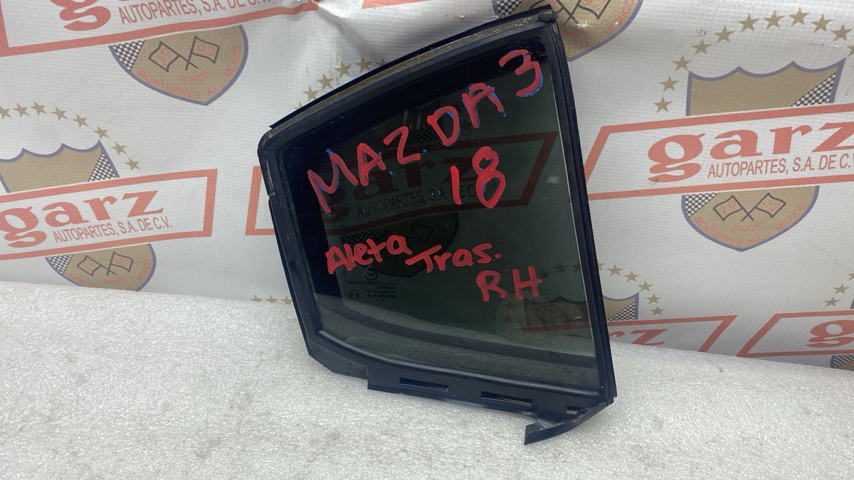 Mazda 3 2014 - 2018 Aleta Trasera Derecho Usado Original