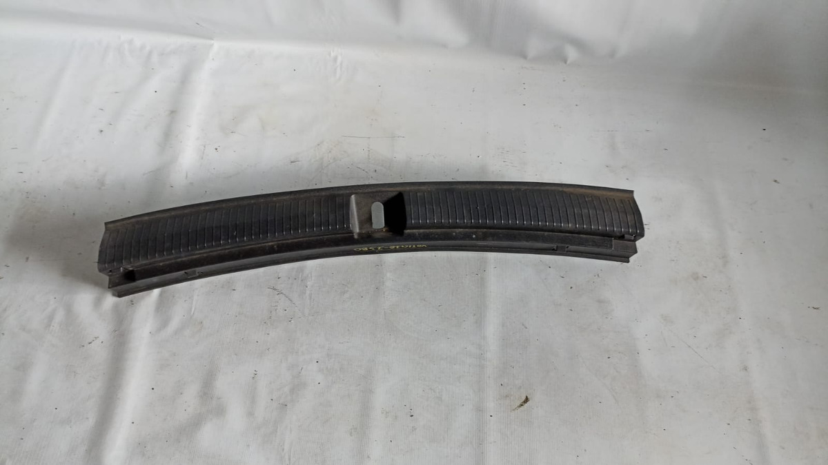 Moldura Tolva Calaveras Vw Tiguan 2018-2024