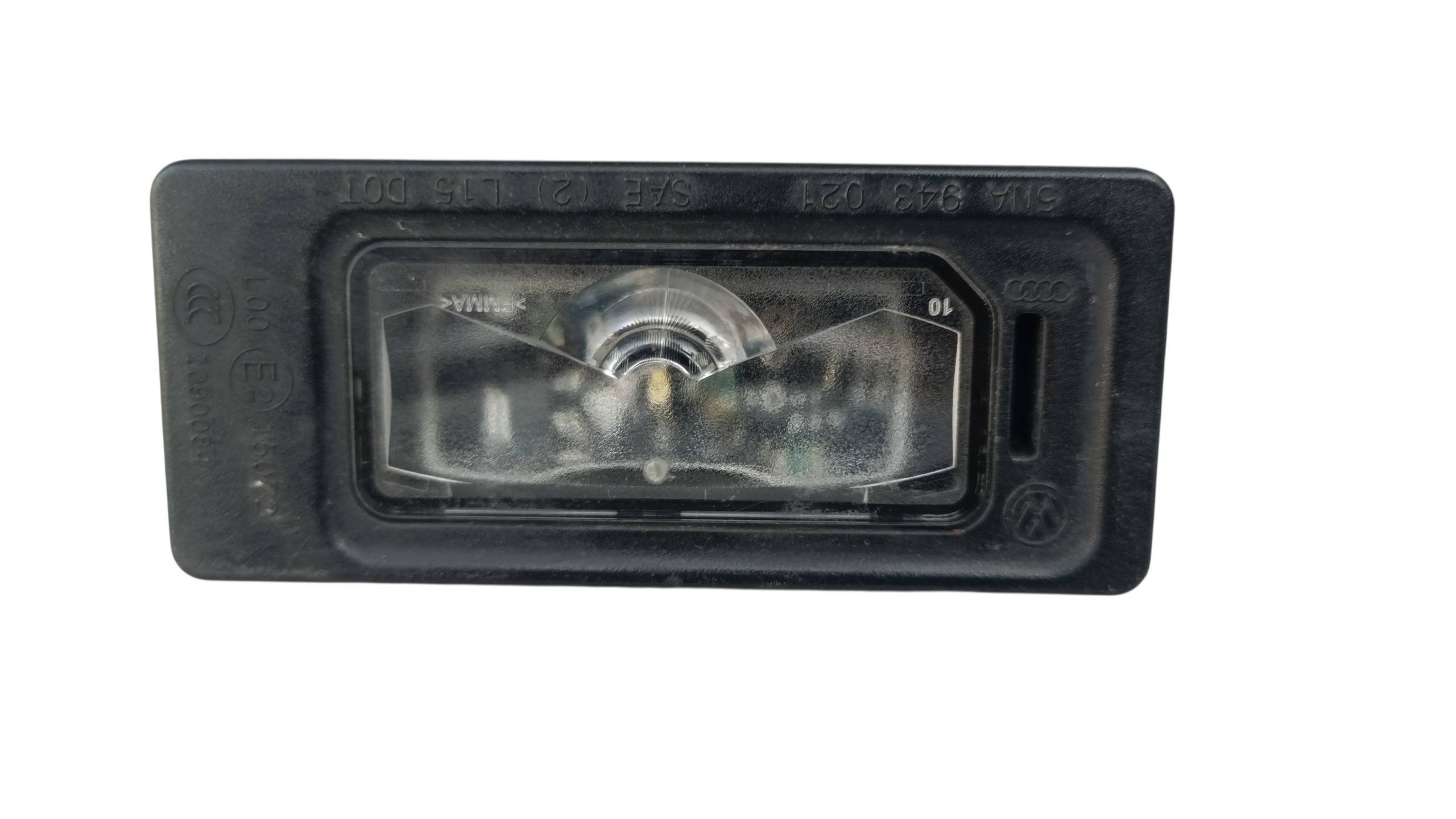 Volkswagen Passat 2016 - 2019 Luces de Placas Usado Original