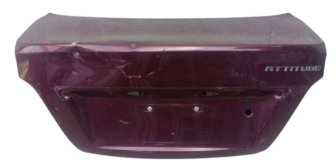Dodge Attitude 2015 - 2021 Tapa de Caja Usado Original