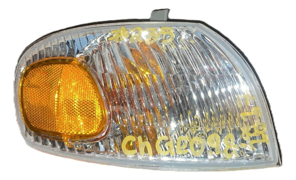 Cuarto De Punta Rh Chevrolet Geo Prizm 1998-2002 Tw Detalle