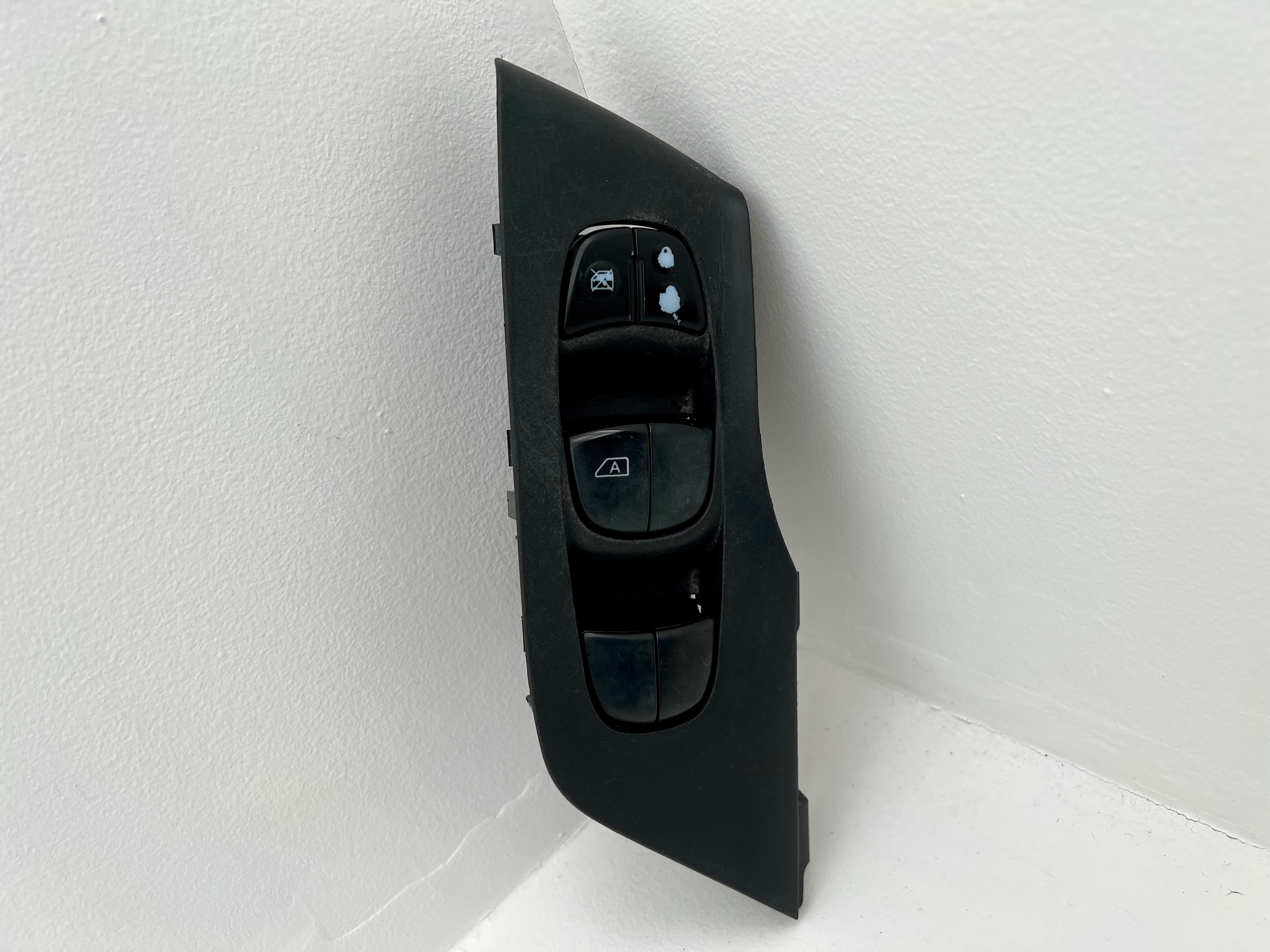Nissan Altima 2014 - 2018 Control de puerta Delantera Izquierdo Usado Original