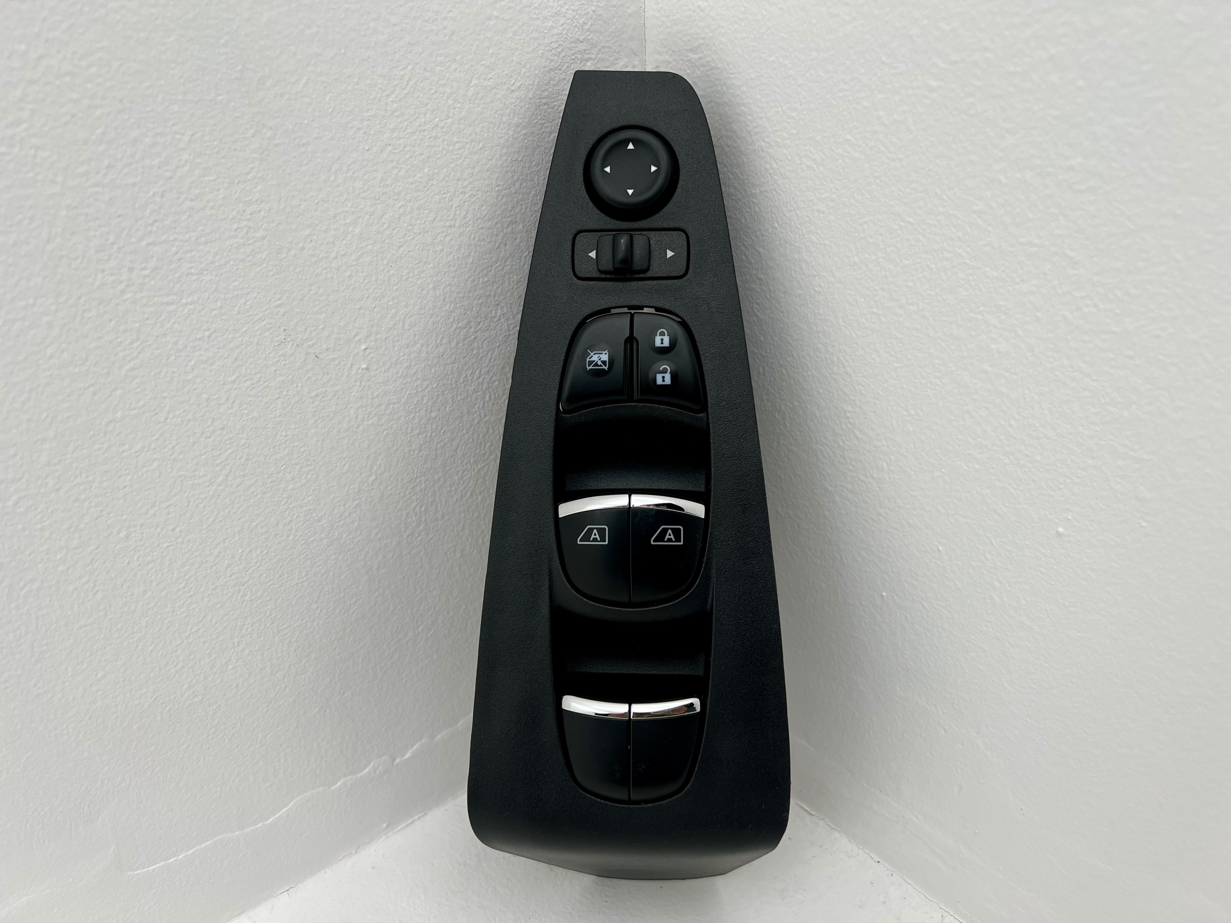 Nissan Maxima 2016 - 2021 Control de puerta Delantera Izquierdo Usado Original