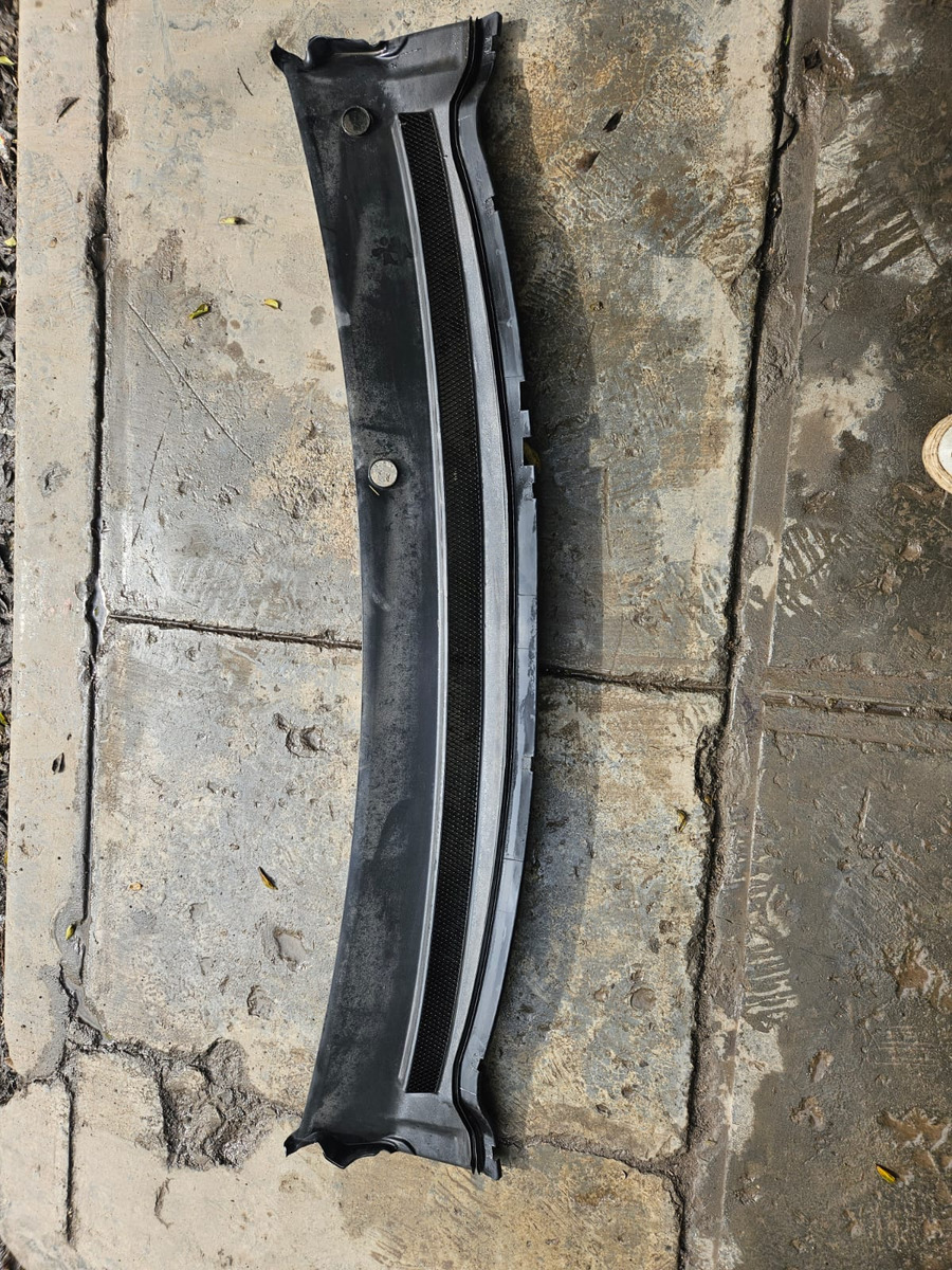 Ford Focus Europa 2009-2011 Tolva Parabrisas