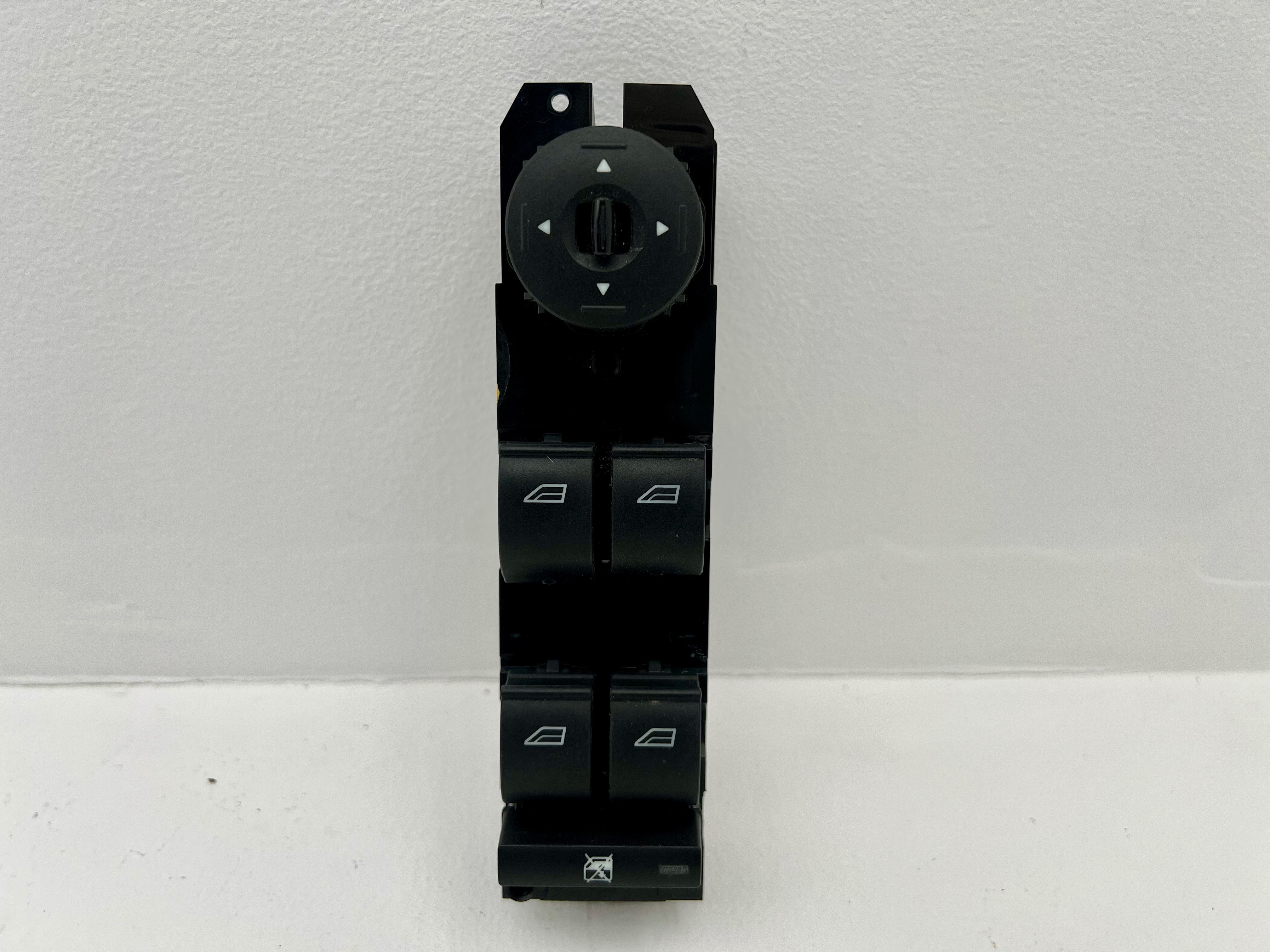 Ford Escape 2013 - 2016 Control de puerta Delantera Izquierdo Usado Original
