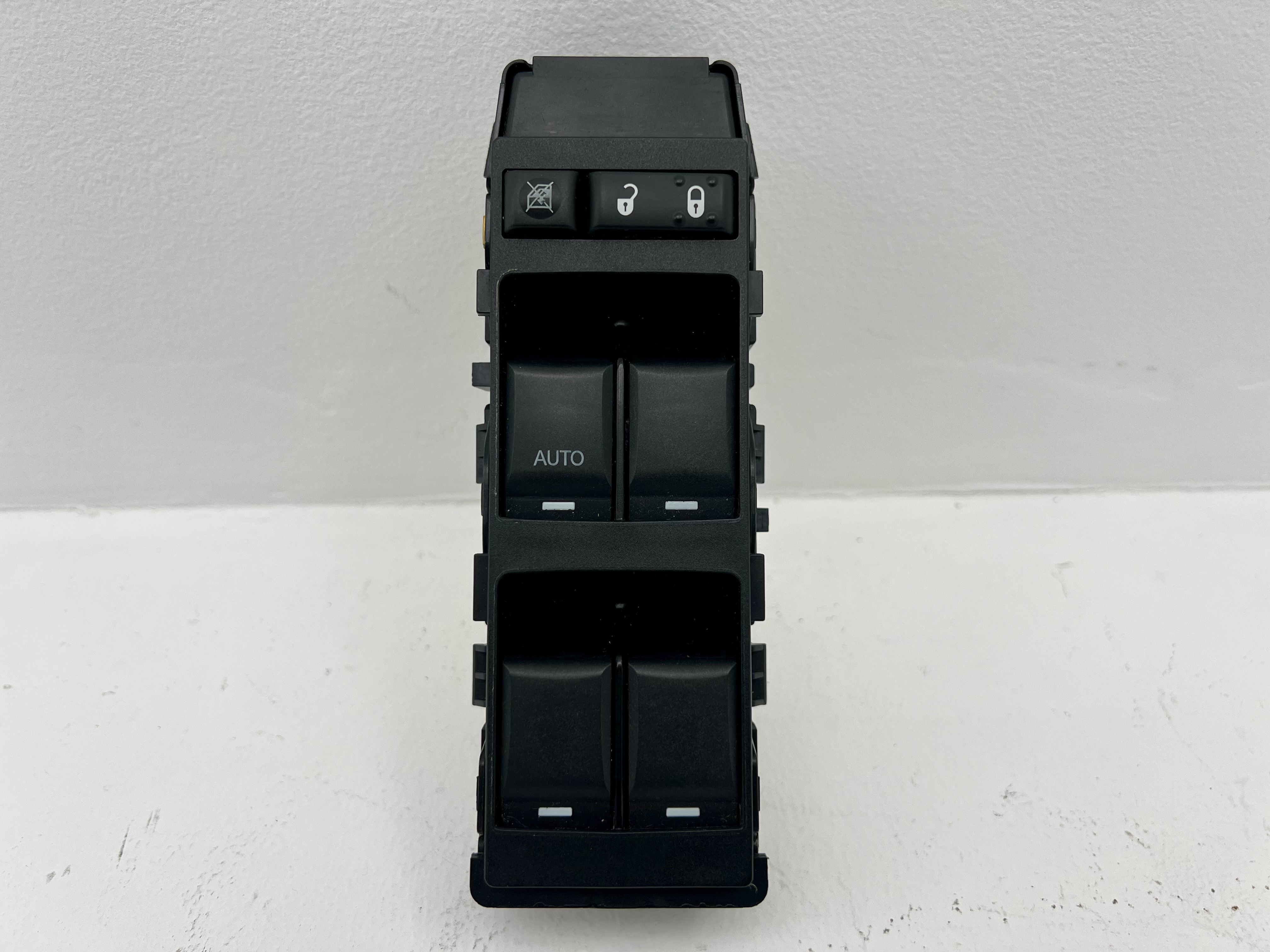 Jeep Compass 2007 - 2016 Control de puerta Delantera Izquierdo Usado Original
