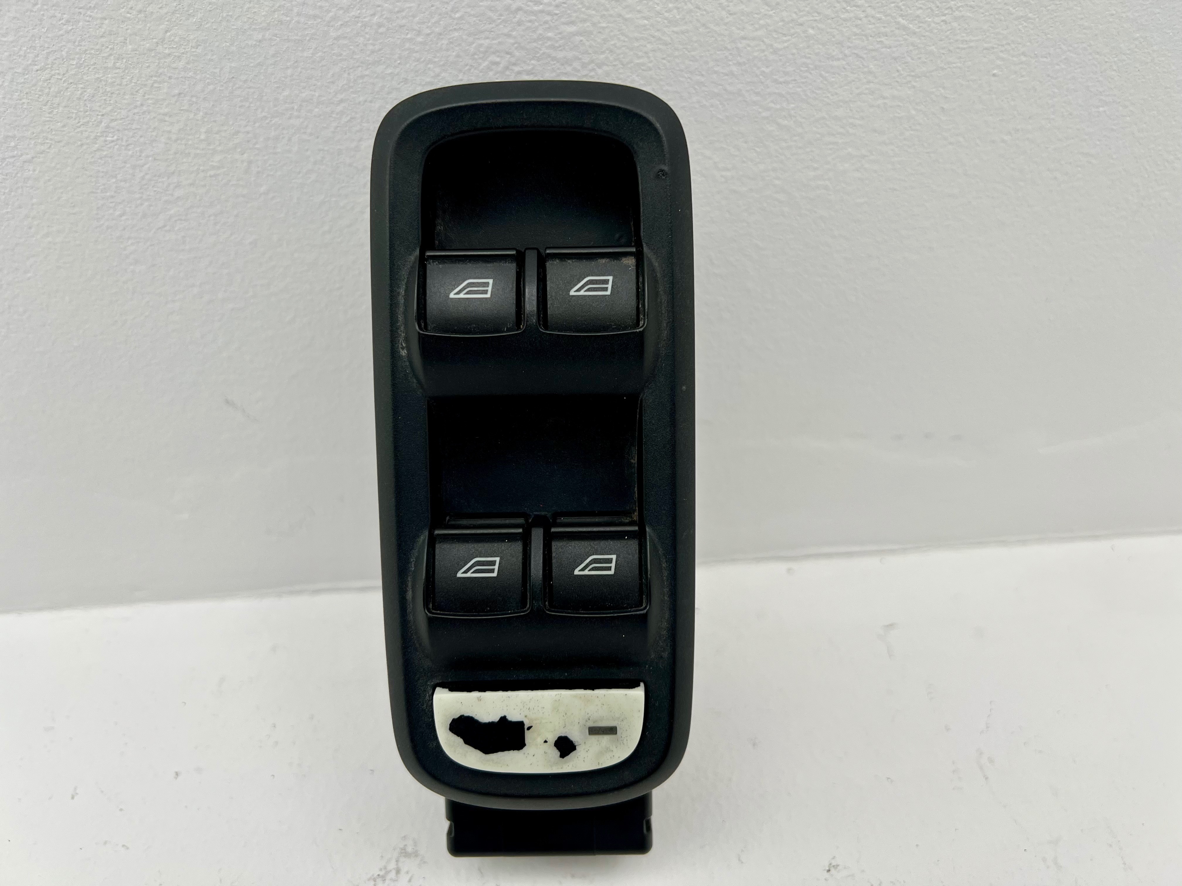 Ford Fiesta 2011 - 2013 Control de puerta Delantera Izquierdo Usado Original