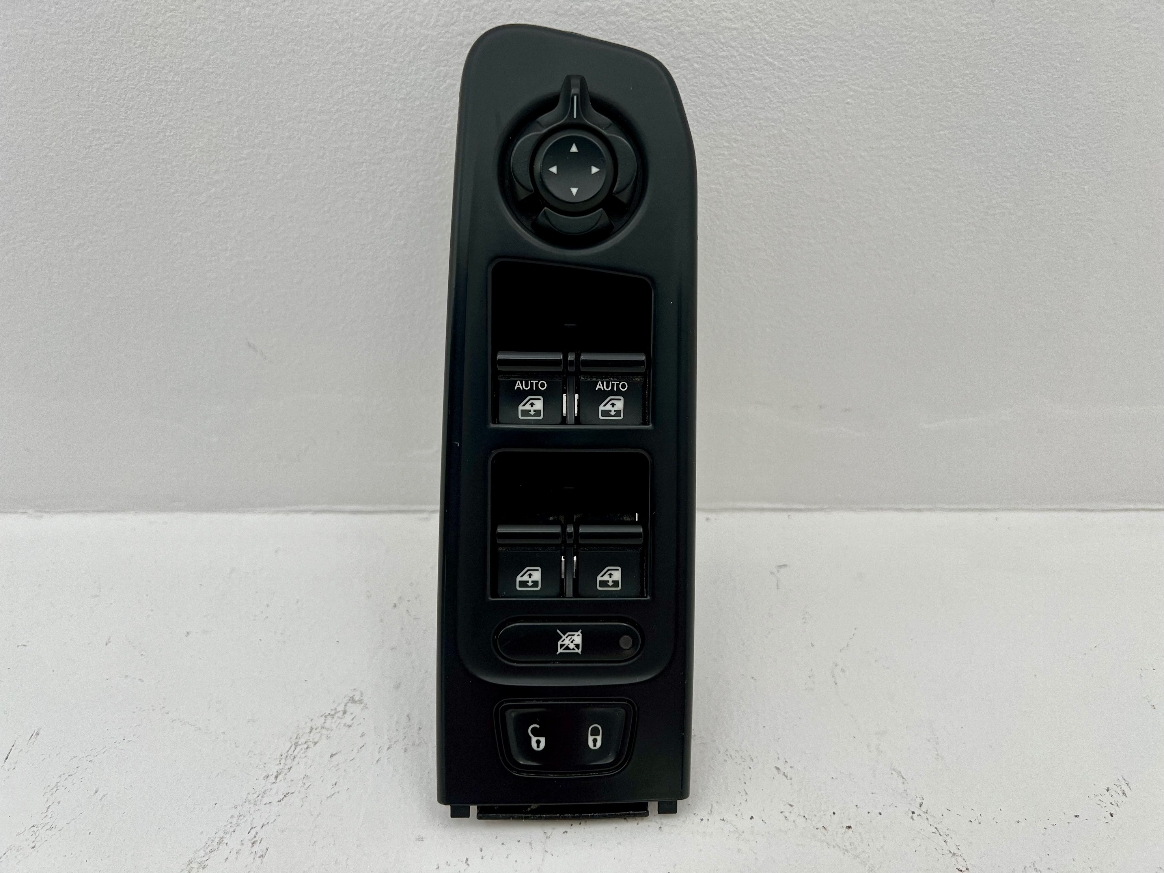 Jeep Renegade 2016 - 2021 Control de puerta Delantera Izquierdo Usado Original