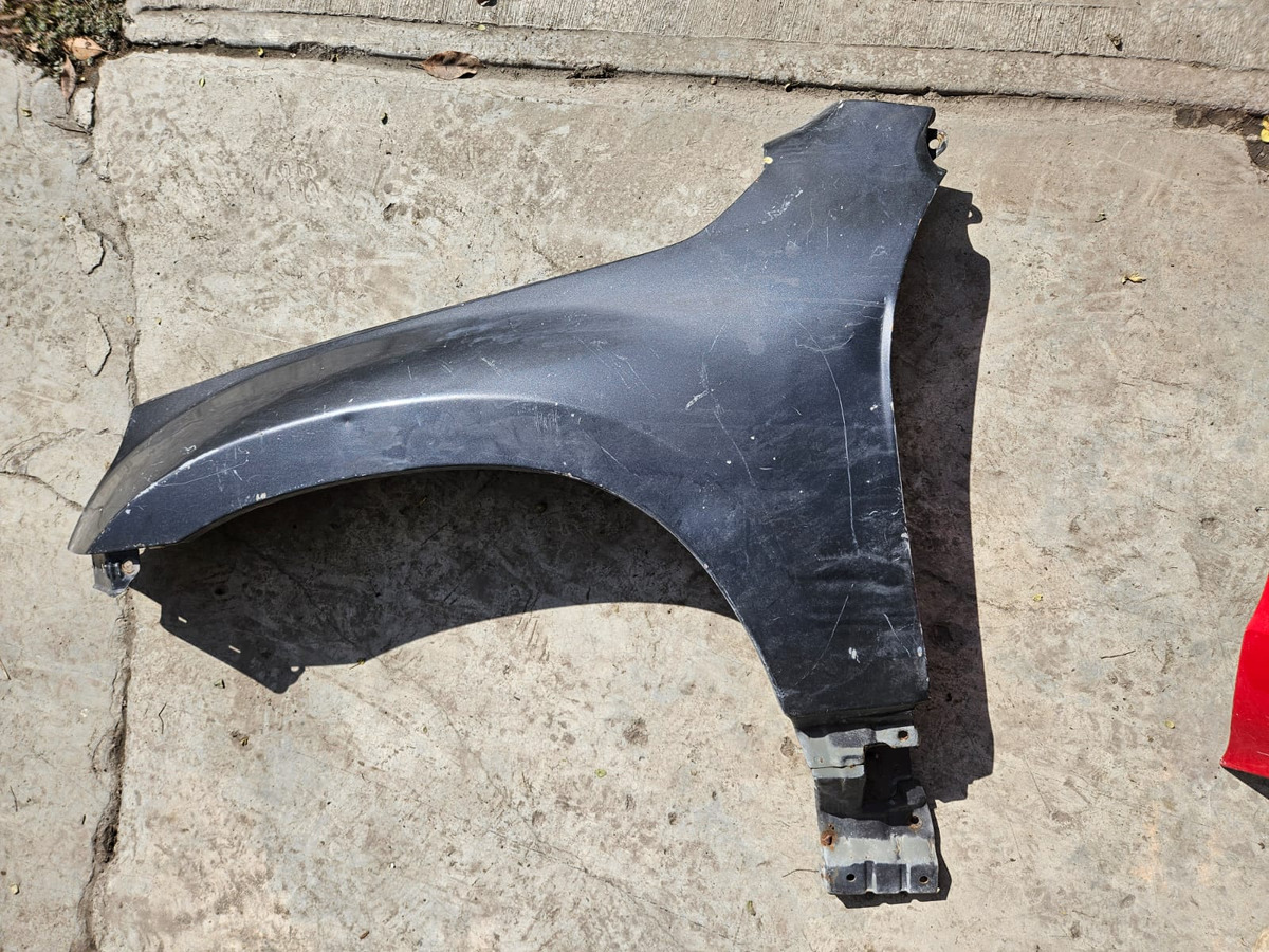 Suzuki Grand Vitara 2006-2014 Salpicadera Izquierda Detalle - vista 1