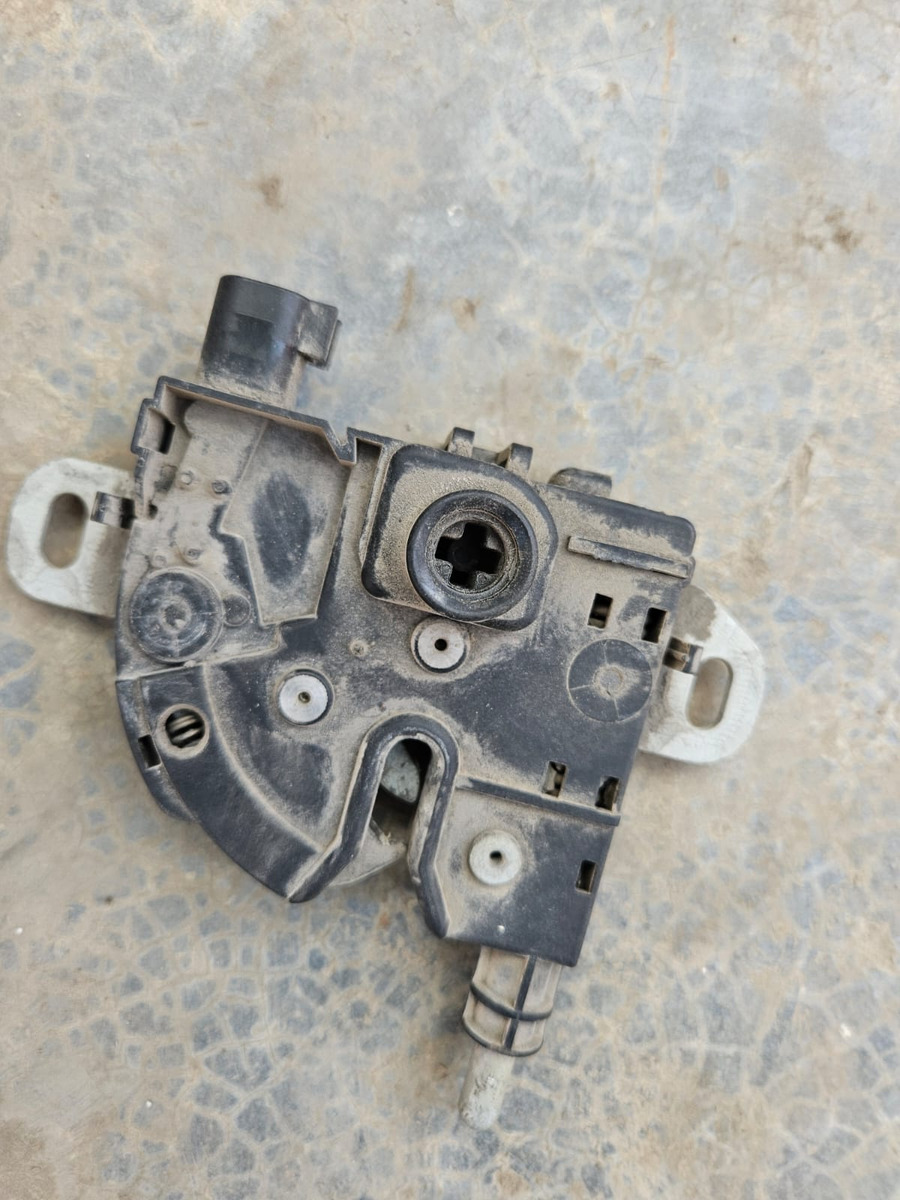 Ford Focus Europa 2009-2011 Chapa De Cofre