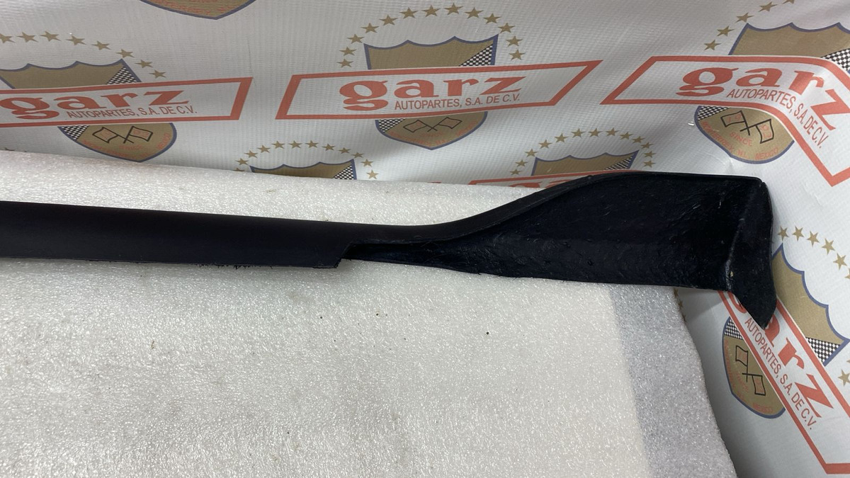 Mazda 3 2019 - 2025 Estribo Derecho Usado Original