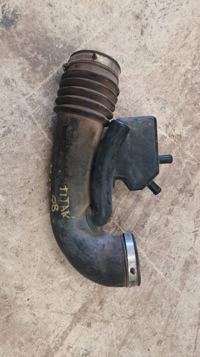 Manguera De Aire Nissan Titan  2005-2014 Usado Original