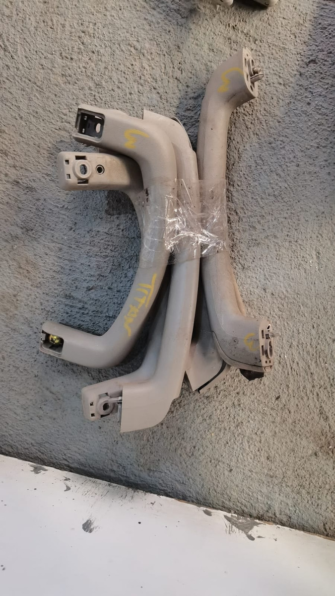 Juego De Manijas Cielo Nissan Titan 2005-2014 Usadas - vista 1
