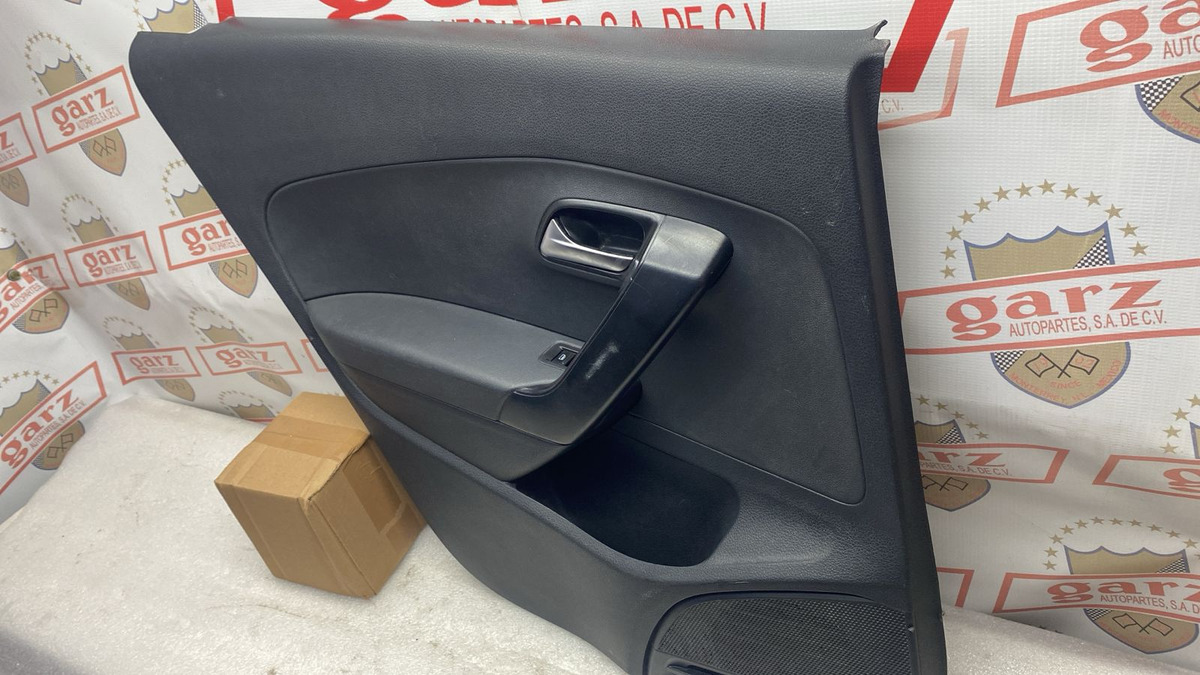 Volkswagen Vento 2019 - 2020 Vestidura Trasera Izquierdo Usado Original