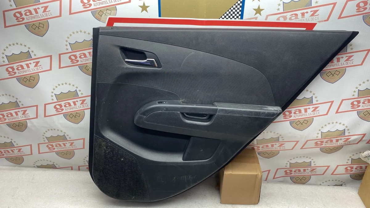 Chevrolet Sonic 2012 - 2017 Vestidura Trasera Derecho Usado Original
