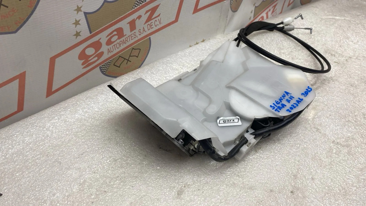 Toyota Sienna 2023 - 2025 Chapa Trasera Derecho Usado Original