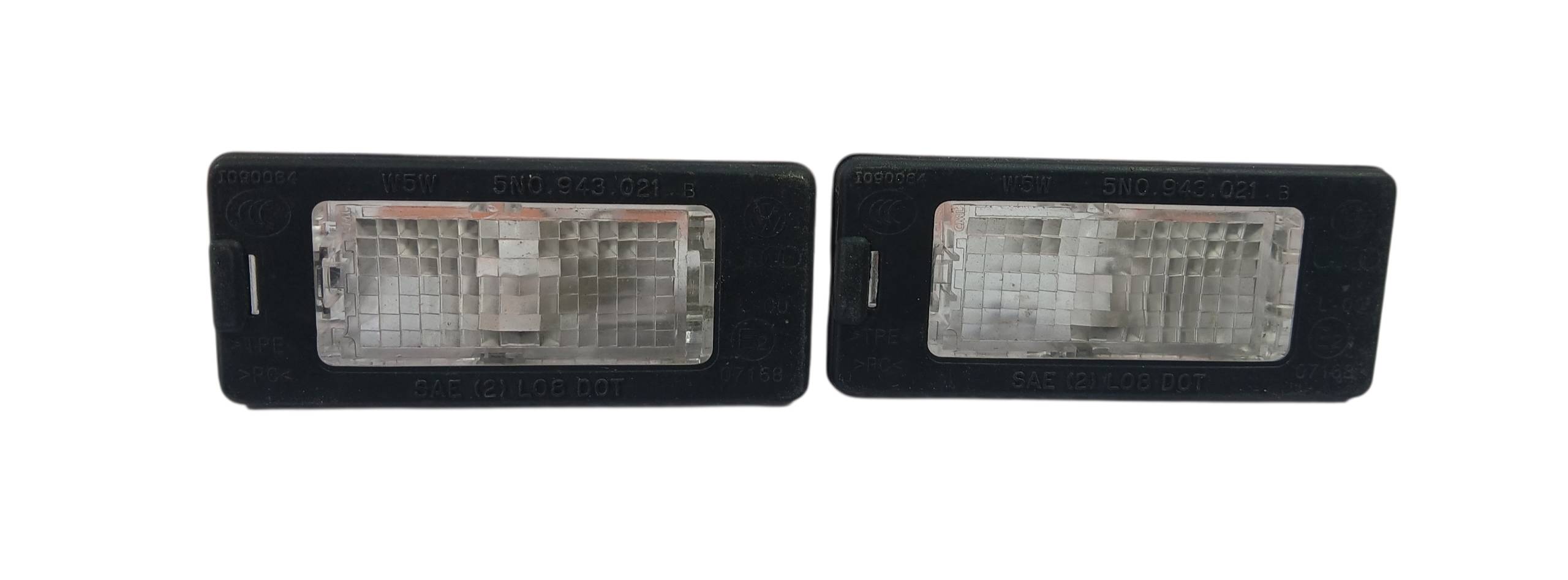 Volkswagen Tiguan 2011 - 2018 Luces de Placas Trasera Usado Original