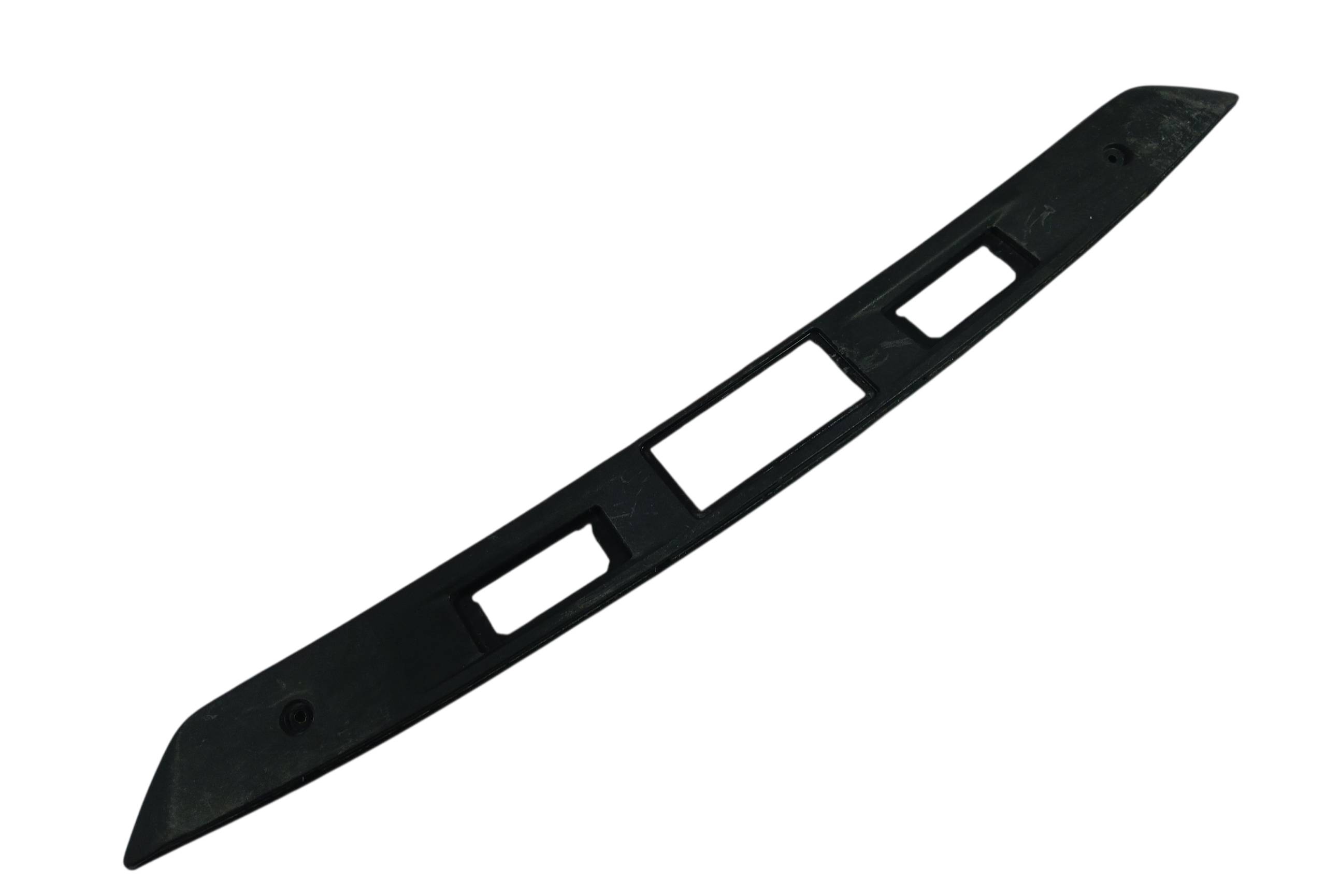 Volkswagen Tiguan 2009 - 2015 Moldura para Cajuela Trasera Usado Original