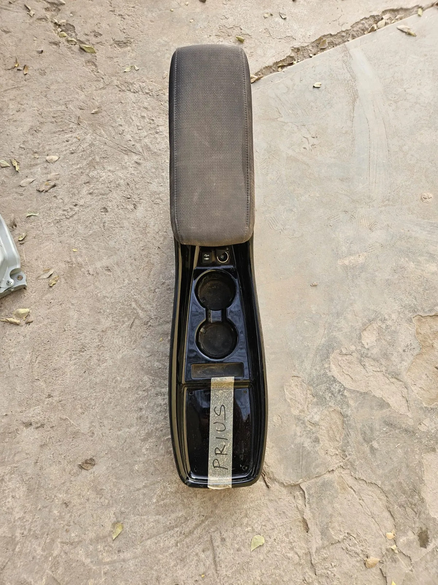 Toyota Prius 2017-2023 Consola Central Reposabrasos