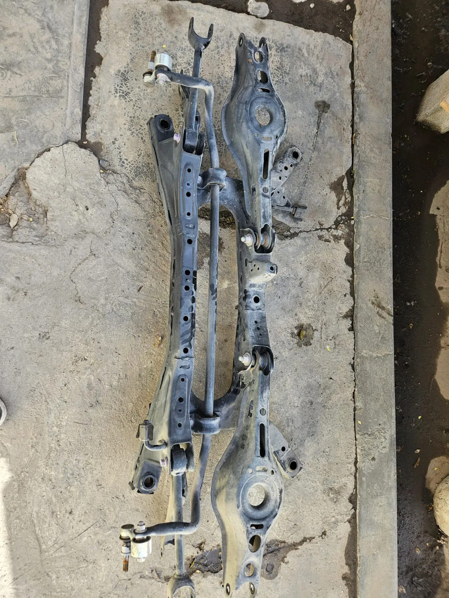 Toyota Prius 2018-2023 Puente Trasero