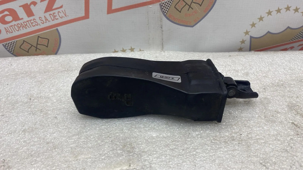 Volkswagen Jetta mk6 2011 - 2018 Tirante Trasera Derecho Usado Original