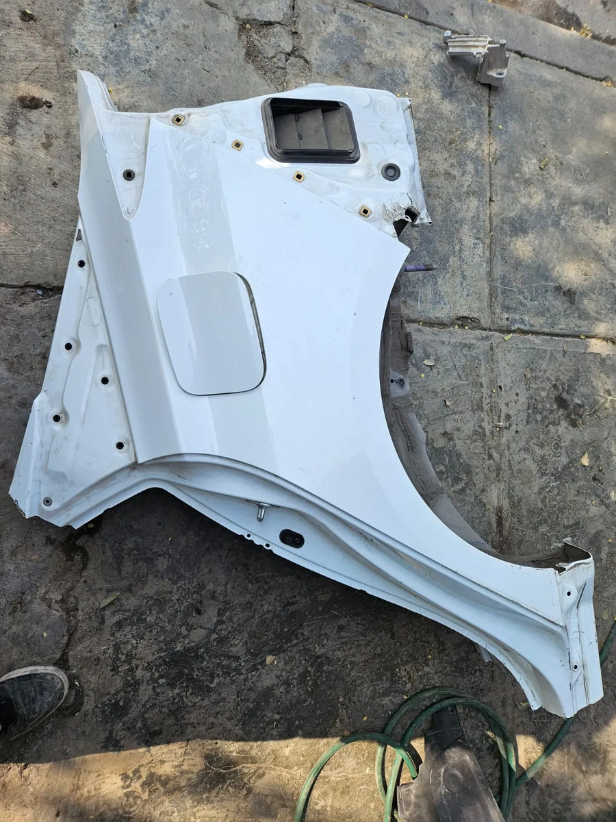 Toyota Prius 2018-2023 Costado Izquierdo Blanco