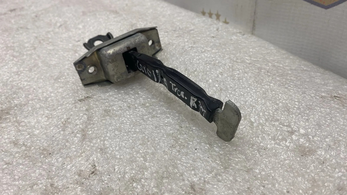 Toyota Corolla 2009 - 2013 Tirante Trasera Derecho Usado Original