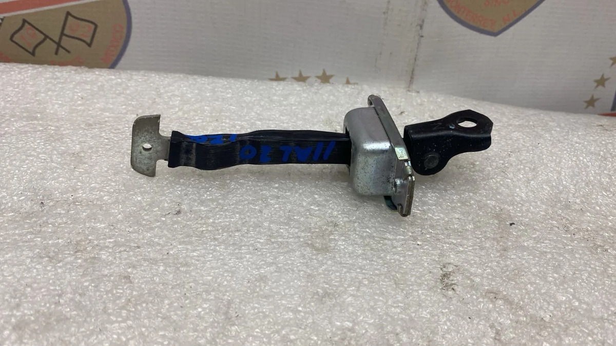 Nissan March 2011 - 2020 Tirante Delantera Izquierdo Usado Original