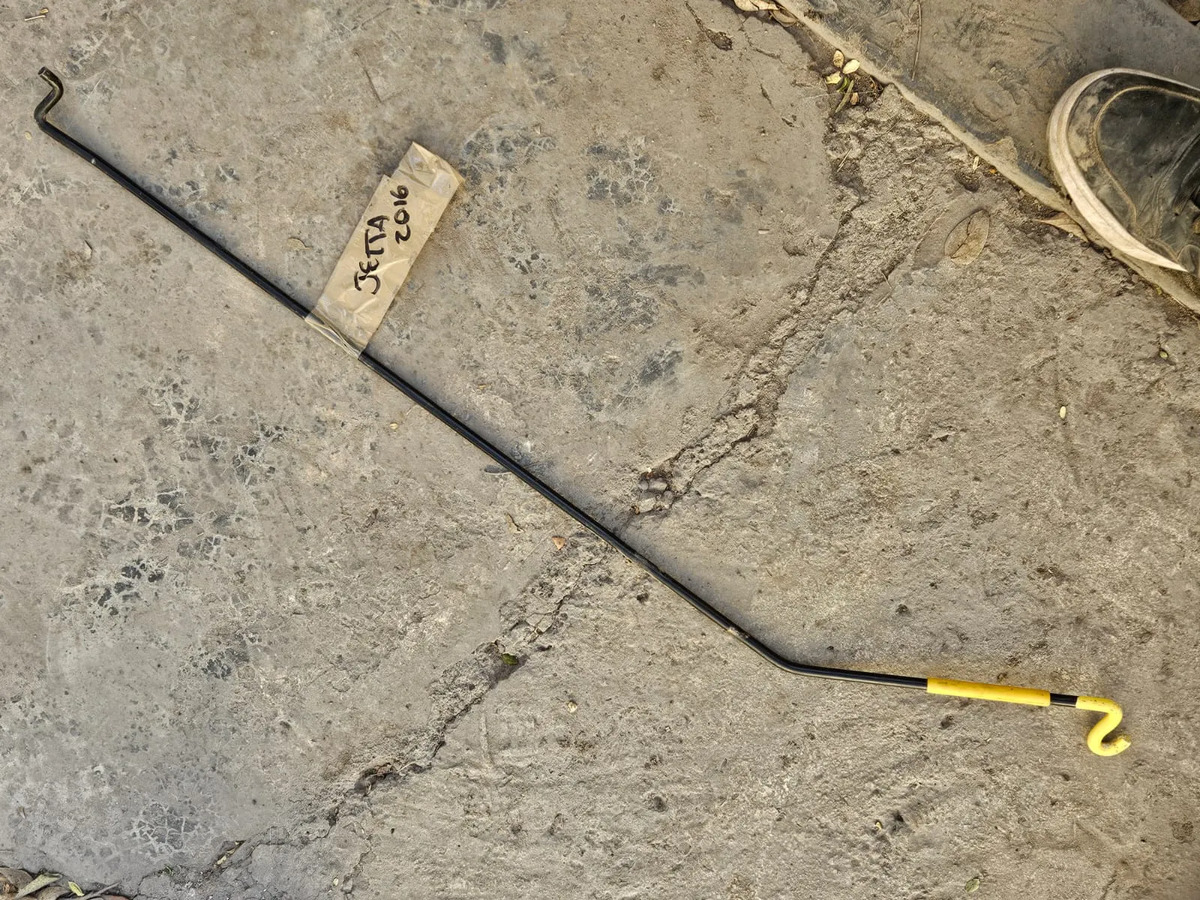 Volkswagen Jetta 2011-2017 Varilla De Cofre