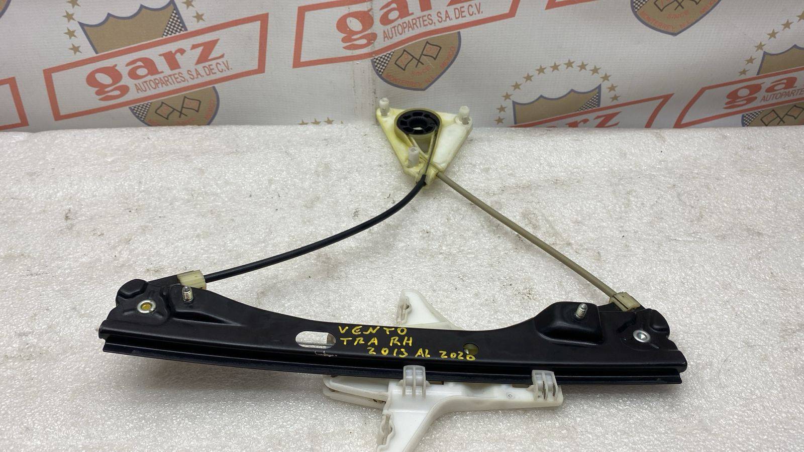 Volkswagen Vento 2013 - 2016 Elevador Trasera Derecho Usado Original